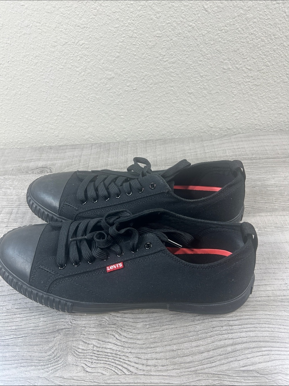 Levi's Men's Black Canvas Low-Top Sneakers with Red Accents Size 12 - Picture 4 of 7